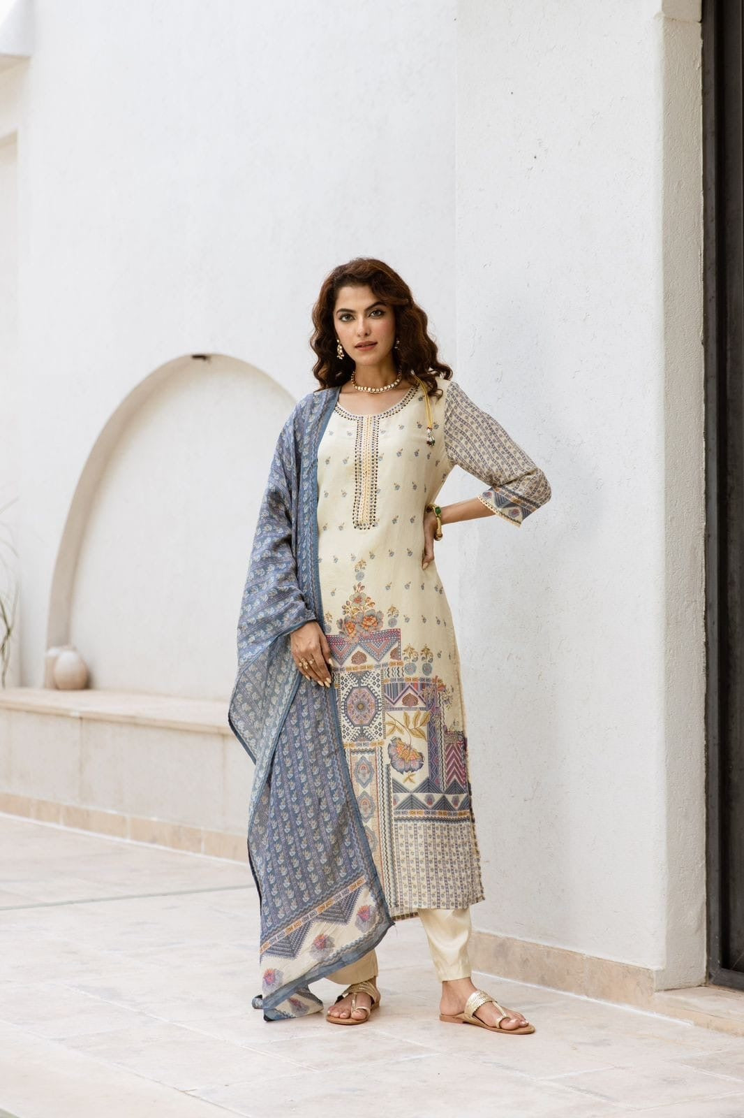 Elegant Embroidery Kurta Set Paired With Printed Dupatta