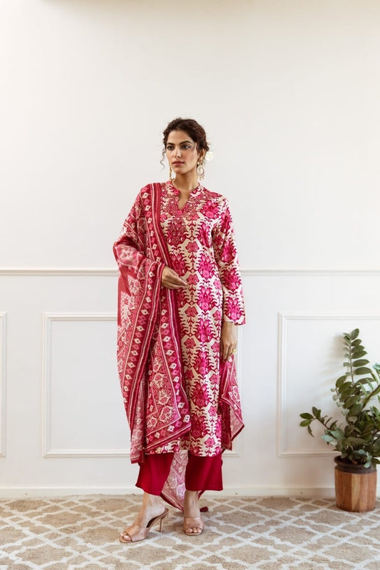 Semi Formal Red Kurta Set Paired With Printed Dupatta